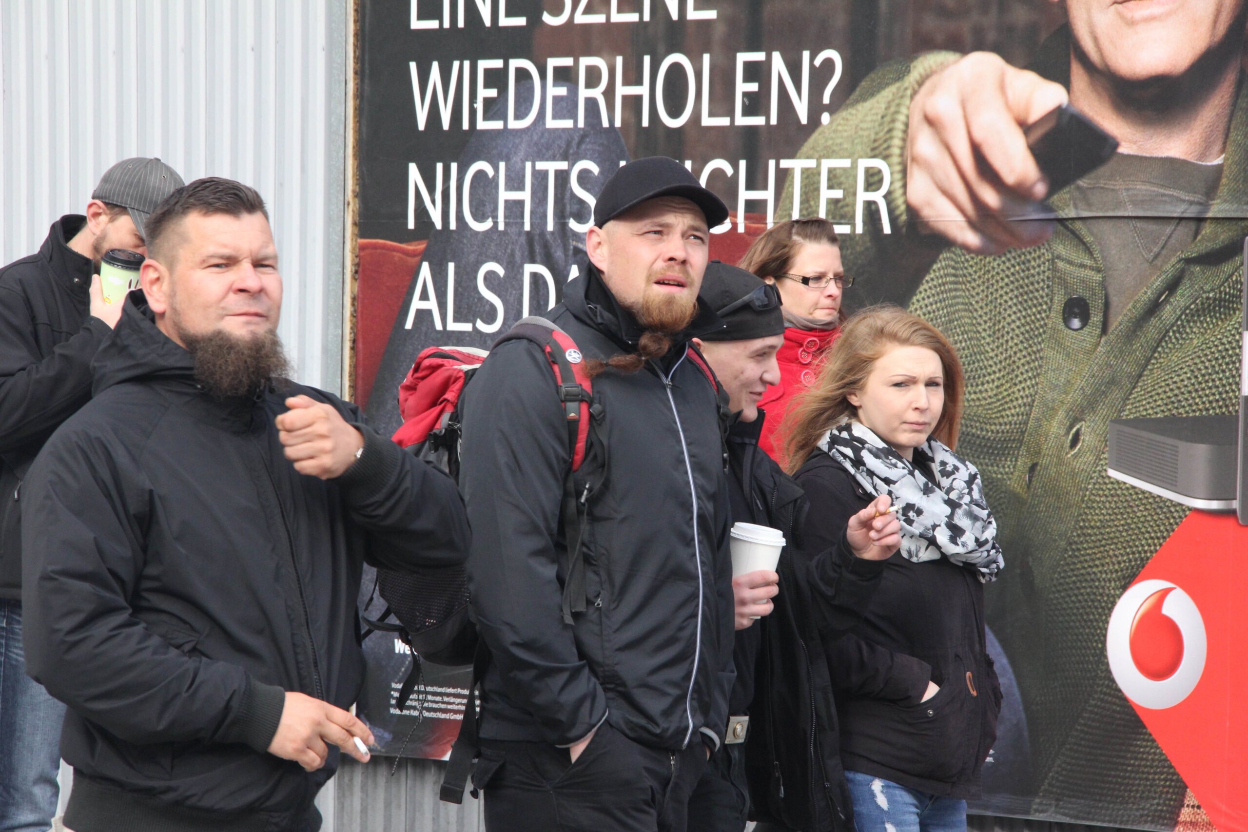Neonazis am Rande ihrer Kundgebung