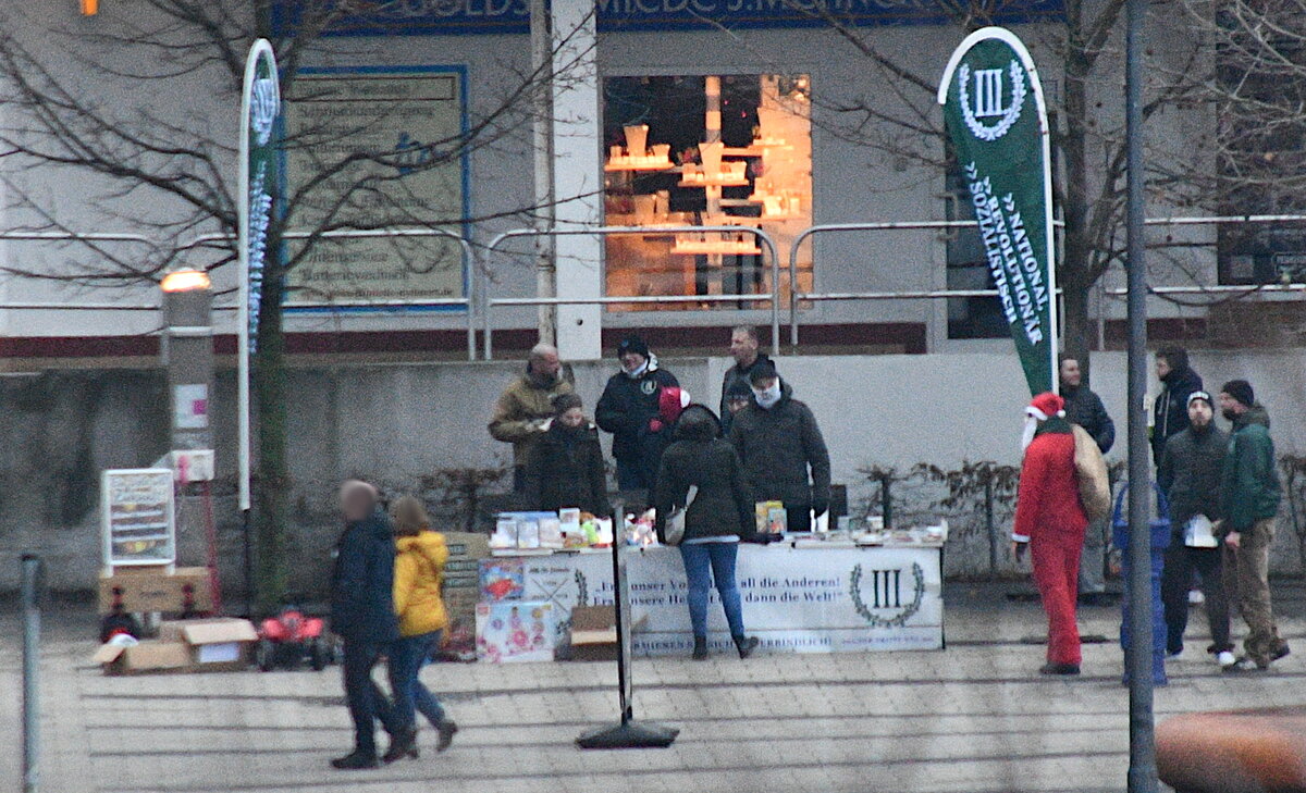 Ein Wahlkampfstand der Partei der III. Weg