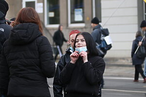 Mehrere Jugendliche auf einer rechten Demonstration.