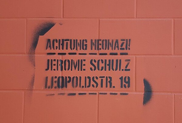 Stencil "Achtung Neonazi"