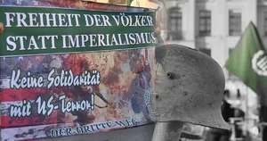 Banner mit der Aufschrift "Freiheit der Völker statt Imperialismus. Keine Solidarität mit US-Terror!"